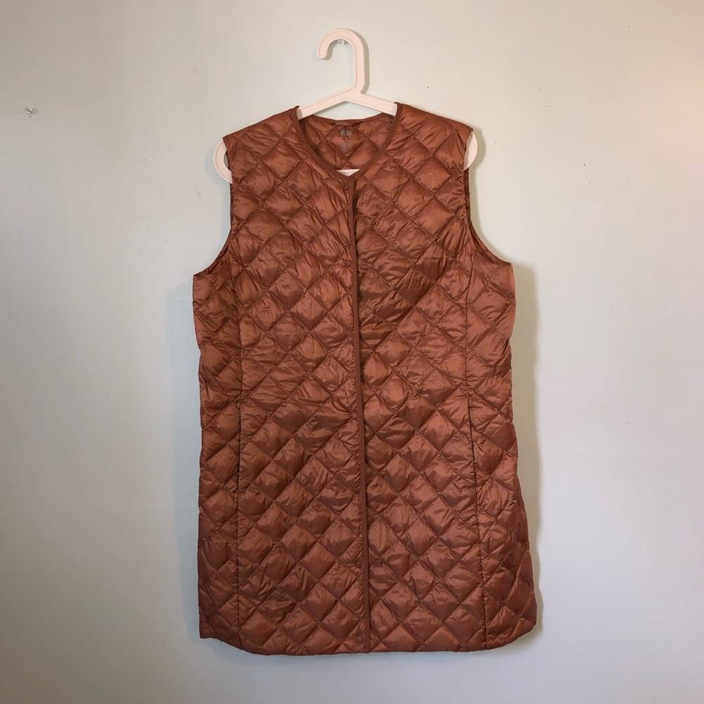UNIQLO Ultra Light Down long quilted vest. Size: L